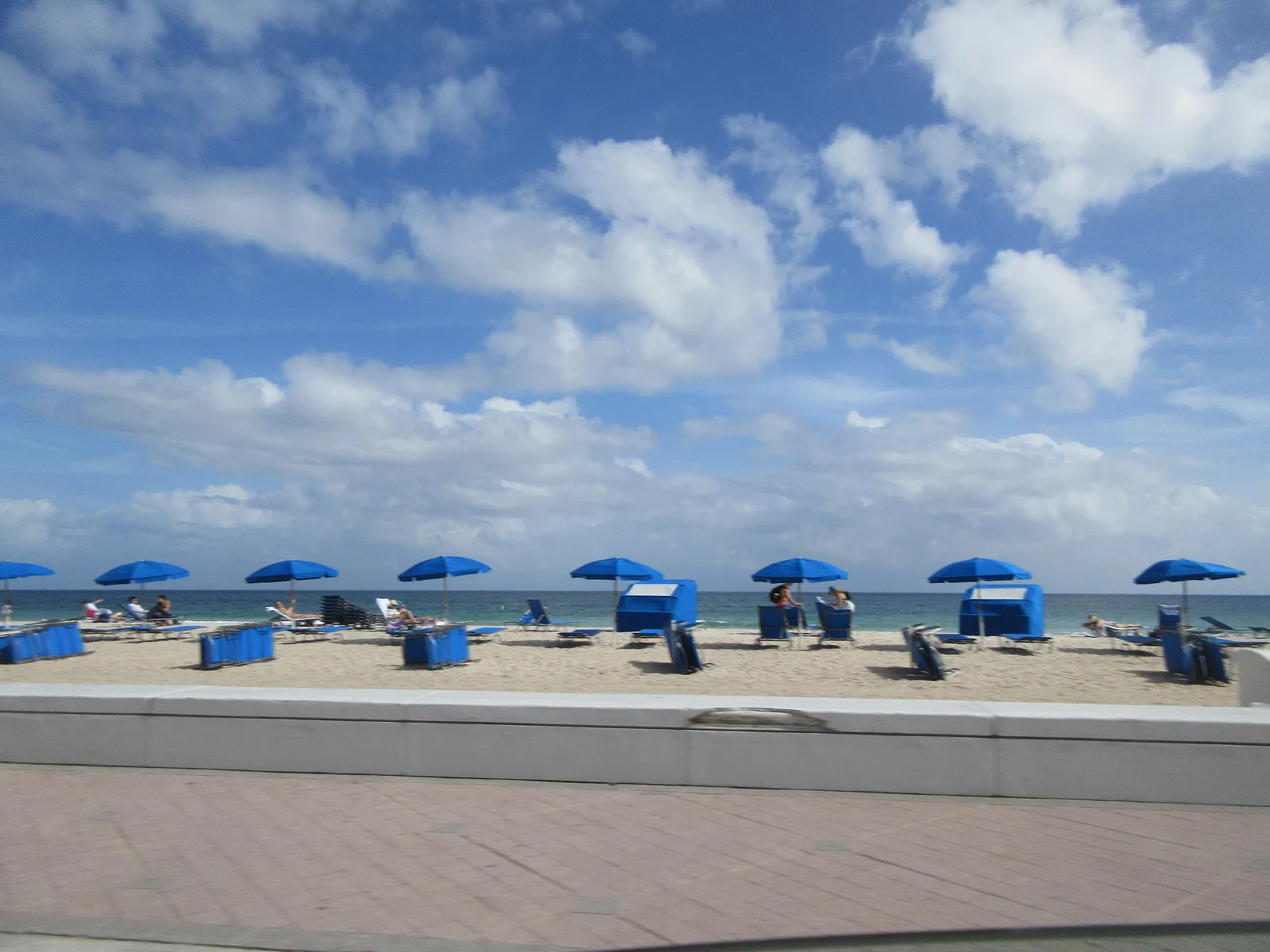 The beach along State Road A1A in Fort Lauderdale, where the Thanksgiving morning Turkey Trot runs.